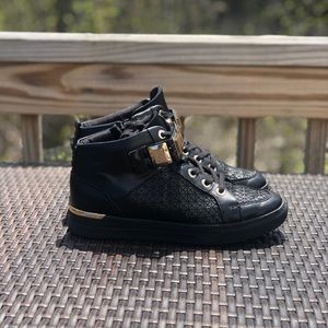 BLACK AND GOLD BUCKLE FASHION SNEAKERS